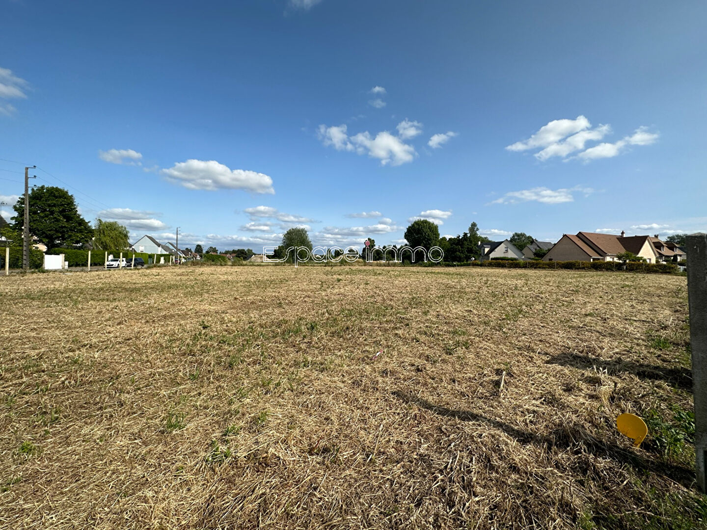 Photo Terrain plat à viabiliser hors lotissement - libre de constructeur - Houppeville - 597 m² image 3/3