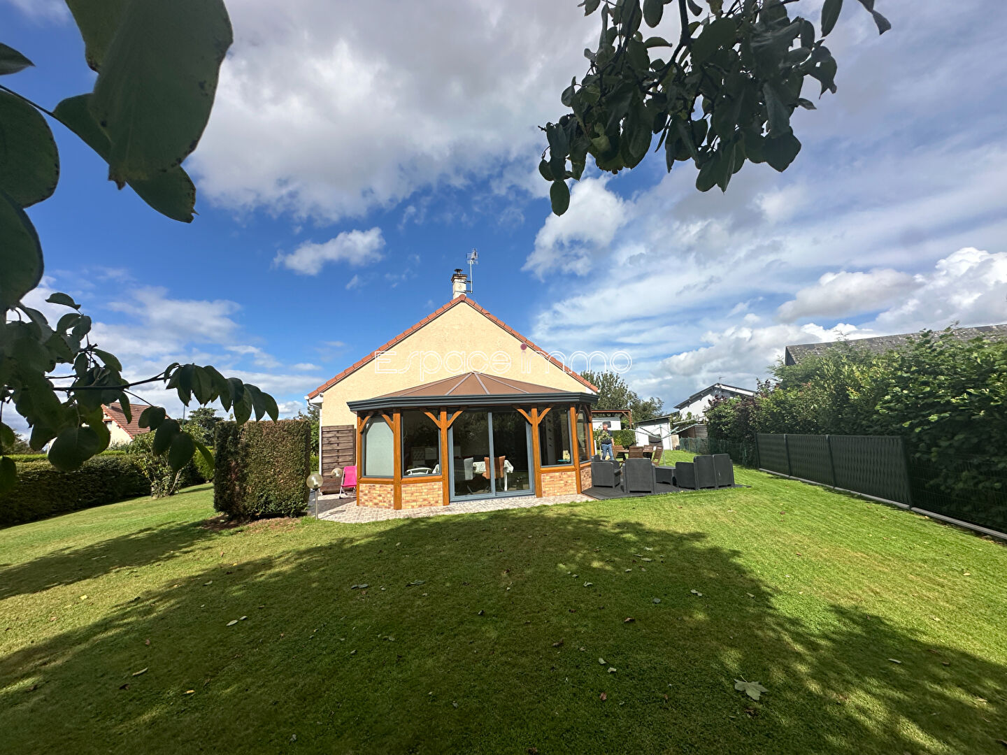 Pavillon vivable de plain pied sur sous sol avec jardin - Proche CLERES - 5 pièces - 116 m2