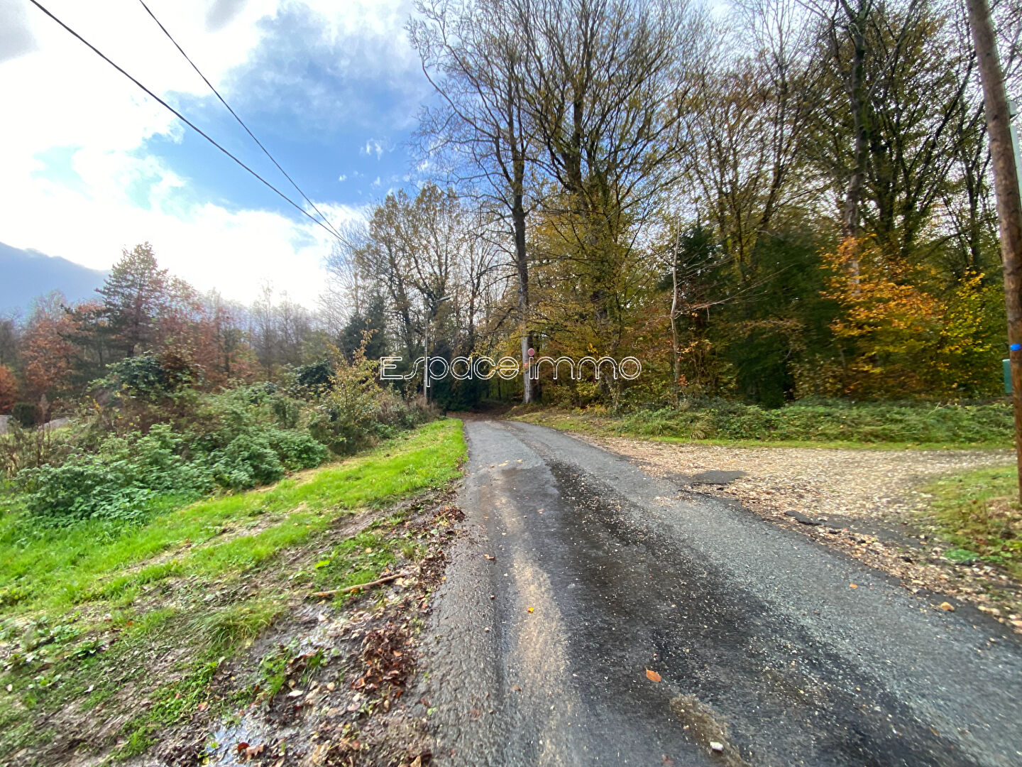 Photo Beau terrain constructible avec belle vue dégagée - proche de la gare - viabilisé - Clères - 608m2 image 2/4