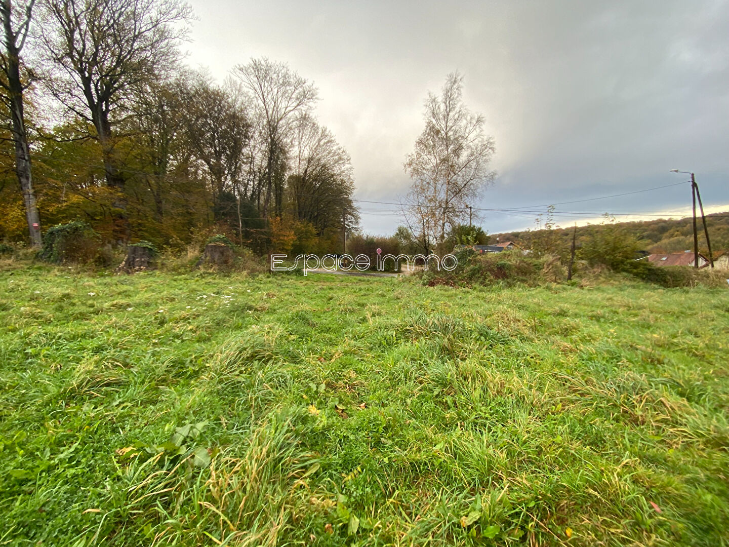 Photo Beau terrain constructible avec belle vue dégagée - proche de la gare - viabilisé - Clères - 608m2 image 3/4