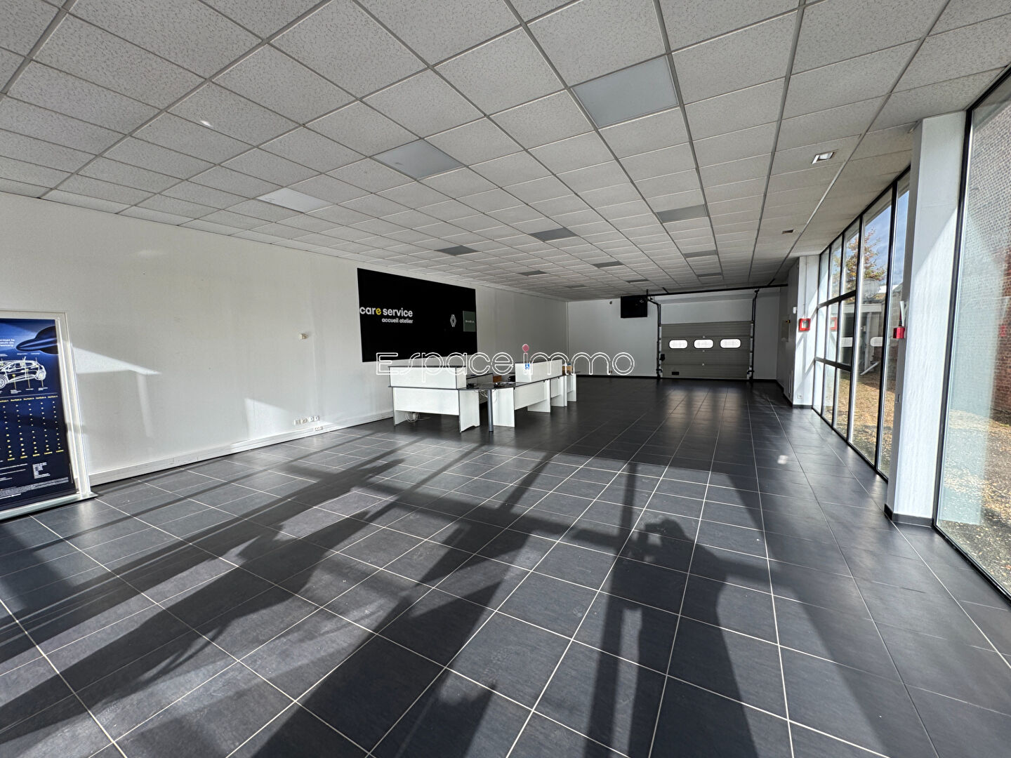 Photo DEUX LOCAUX COMMERCIAUX AVEC MAISON D'HABITATION - DEVILLE LES ROUEN - 786m² - PARKING - GARAGE image 2/6