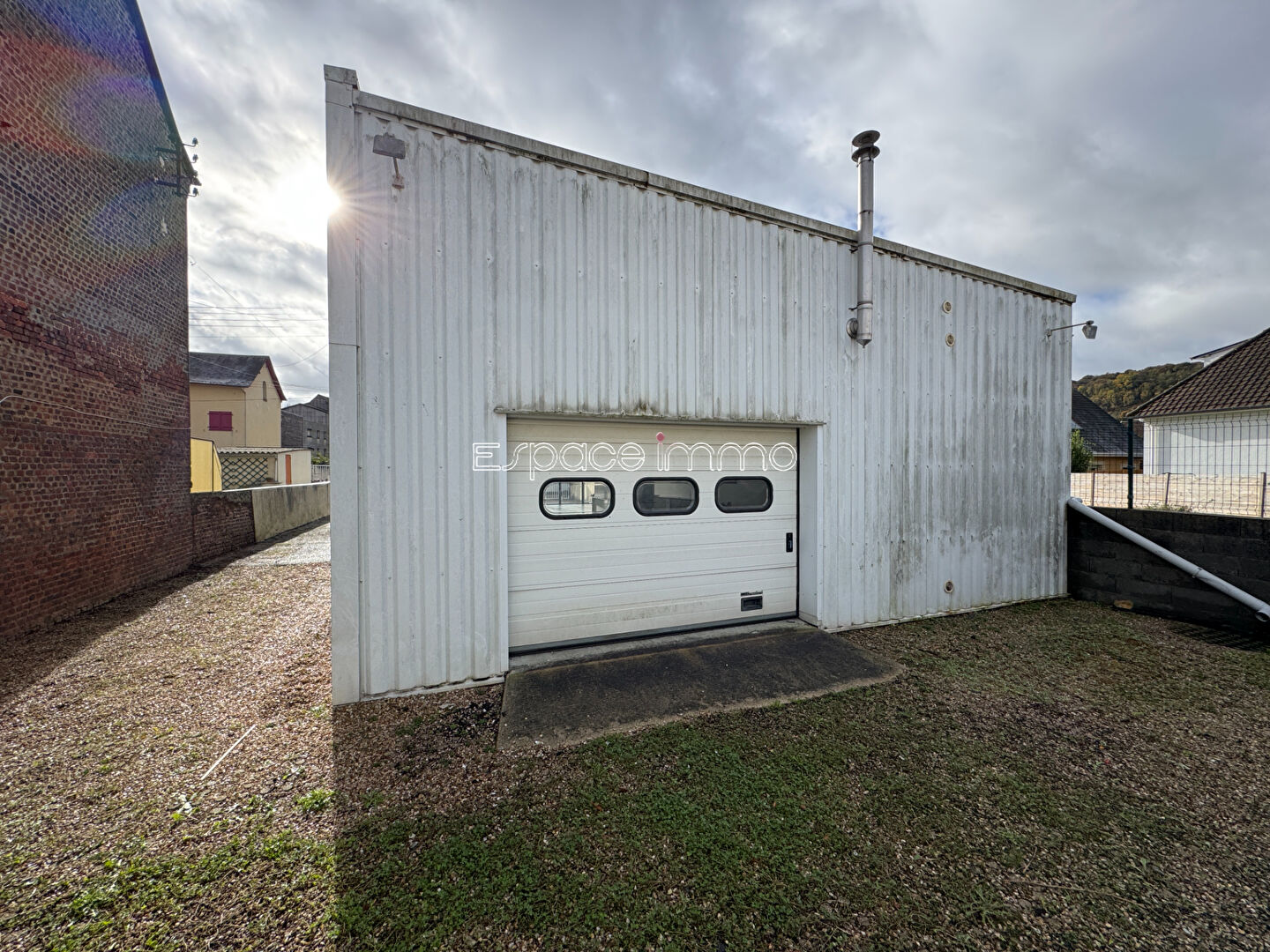 Photo DEUX LOCAUX COMMERCIAUX AVEC MAISON D'HABITATION - DEVILLE LES ROUEN - 786m² - PARKING - GARAGE image 4/6