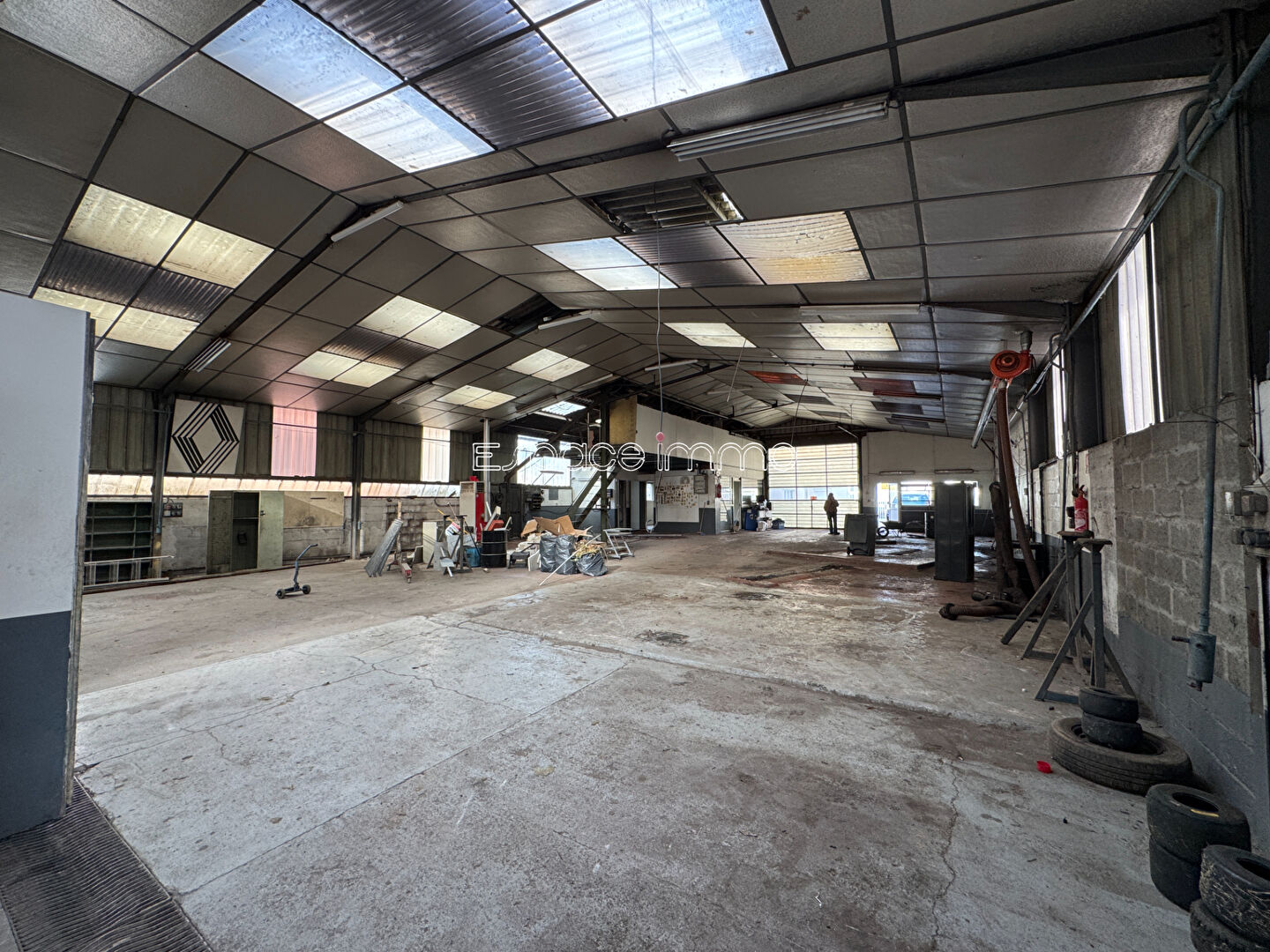 Photo DEUX LOCAUX COMMERCIAUX AVEC MAISON D'HABITATION - DEVILLE LES ROUEN - 786m² - PARKING - GARAGE image 6/6