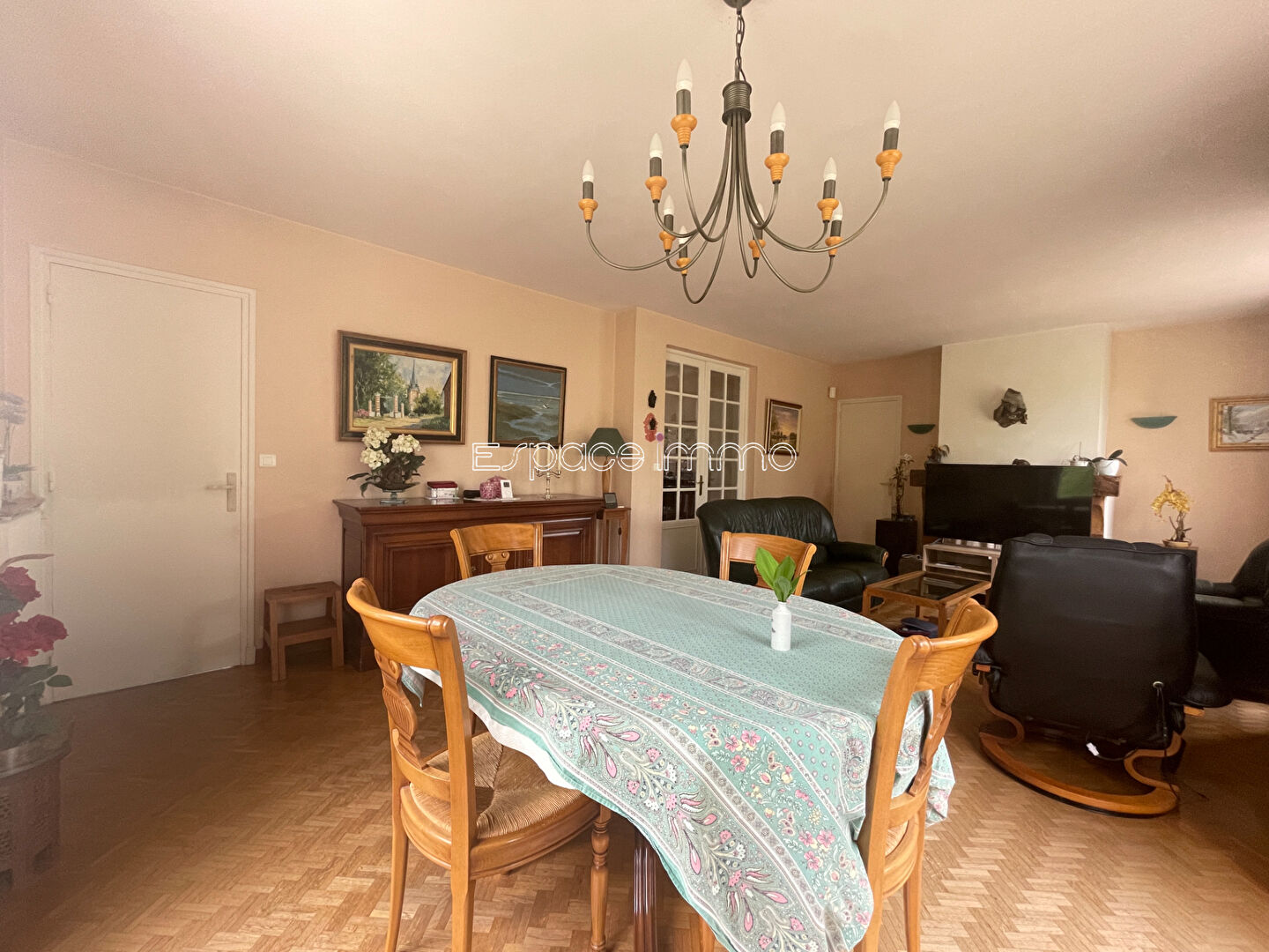 Photo Propriété - Maison sur sous-sol complet - centre de MALAUNAY - 196m² - Jardin arboré et cours d'eau image 4/6