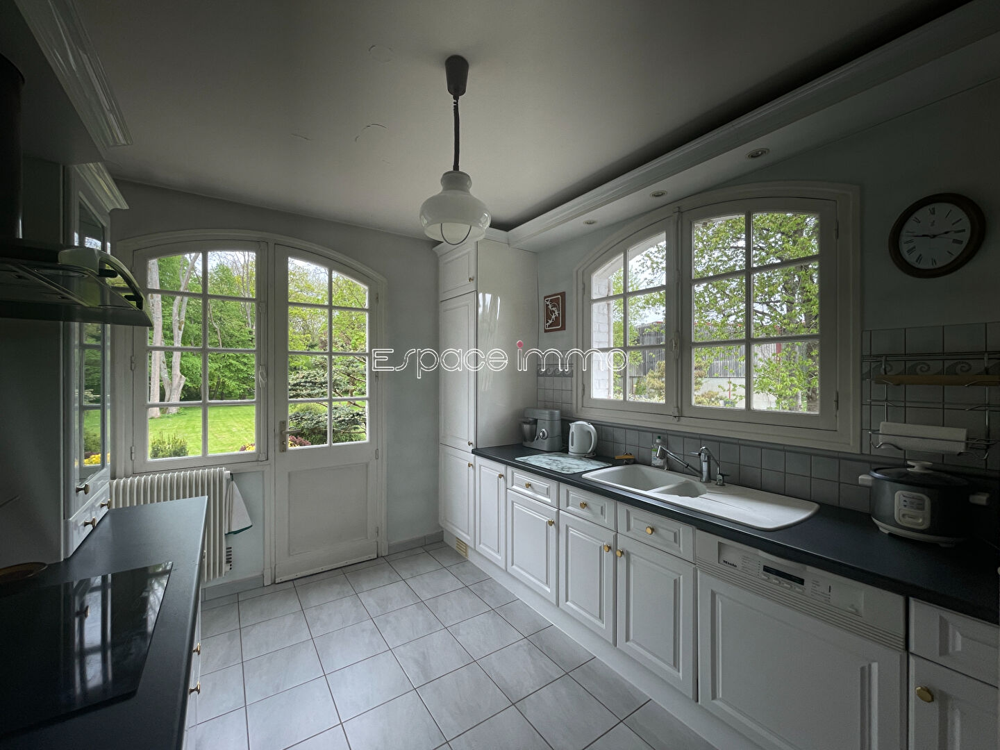 Photo Propriété - Maison sur sous-sol complet - centre de MALAUNAY - 196m² - Jardin arboré et cours d'eau image 6/6