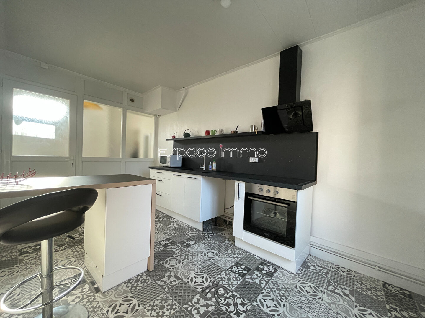 Photo Maison - Bureau - Immobilier d'entreprise - 3 chambres - Centre de LE HOULME - 5 pièces - 146.27 m2 image 3/6