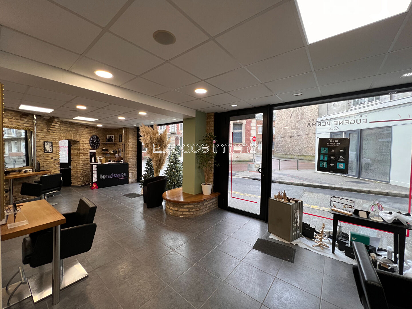 Photo FONDS DE COMMERCE - SALON DE COIFFURE - DIEPPE image 1/4