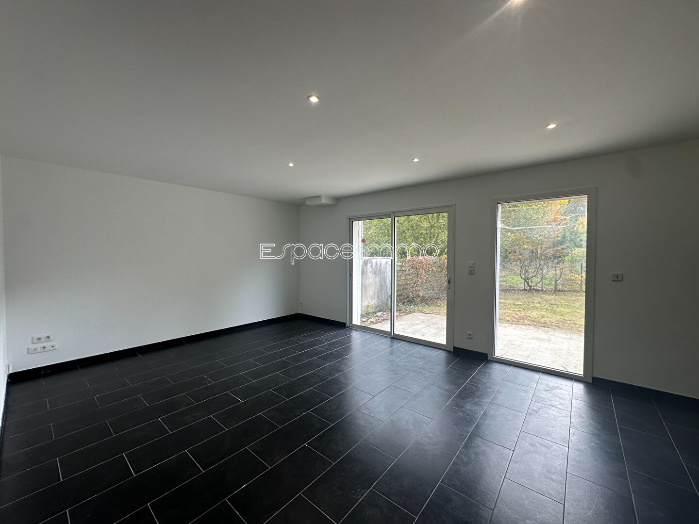 Photo Maison lumineuse avec garage et jardin - 5 pièces - 112,03 m² - SAINT LEGER DU BOURG DENIS image 3/6