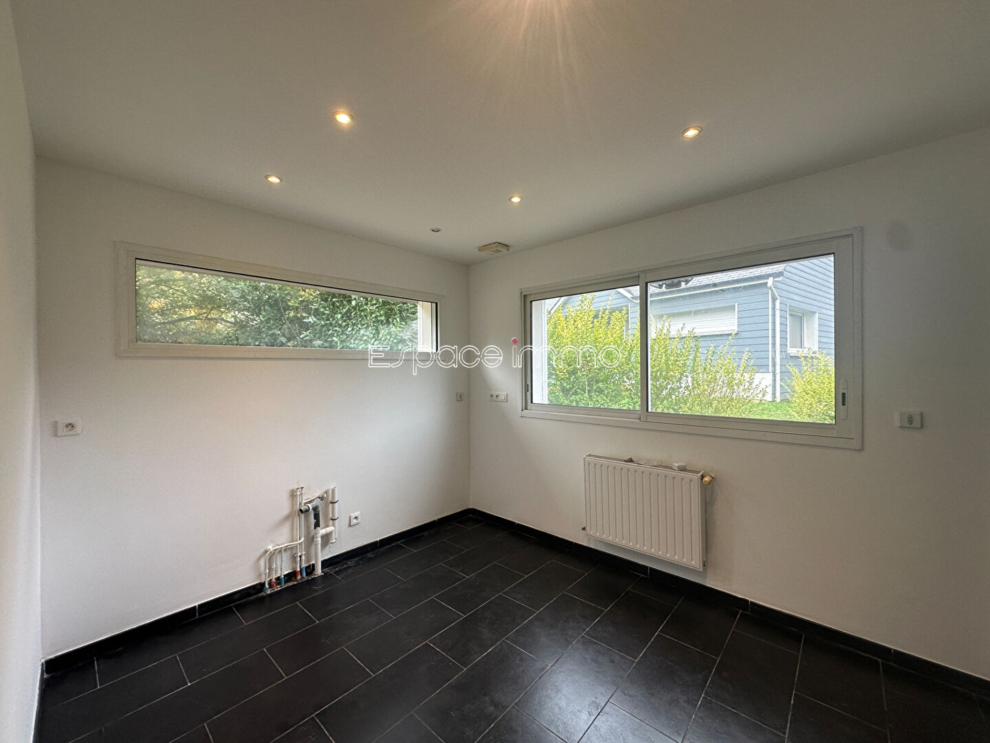 Photo Maison lumineuse avec garage et jardin - 5 pièces - 112,03 m² - SAINT LEGER DU BOURG DENIS image 5/6