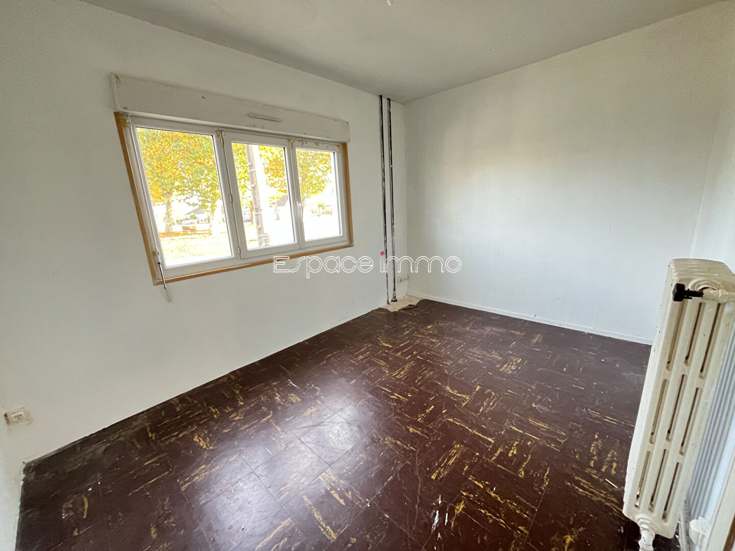 Photo MAISON - PLAIN PIED - 2 CHAMBRES - 64M² - GARAGE - JARDIN - MAROMME - LA MAINE image 6/6