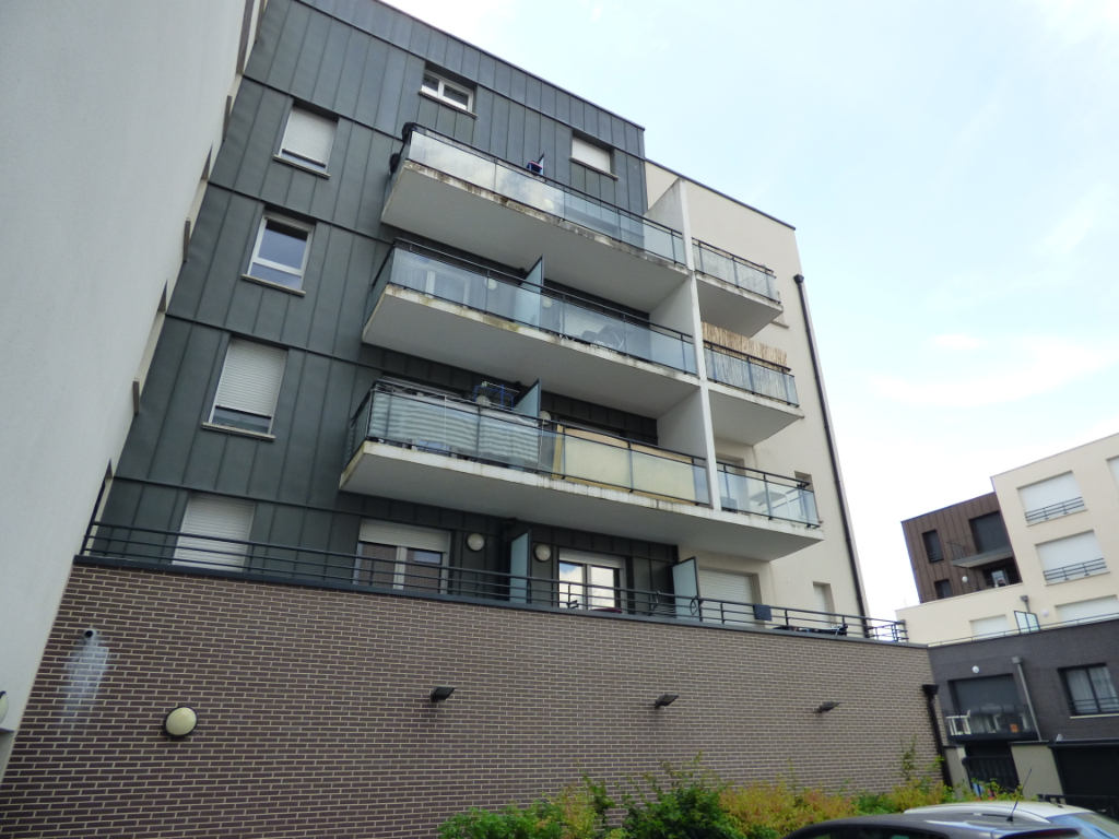 Appartement avec balcon et parking - MAROMME - 1 pièce