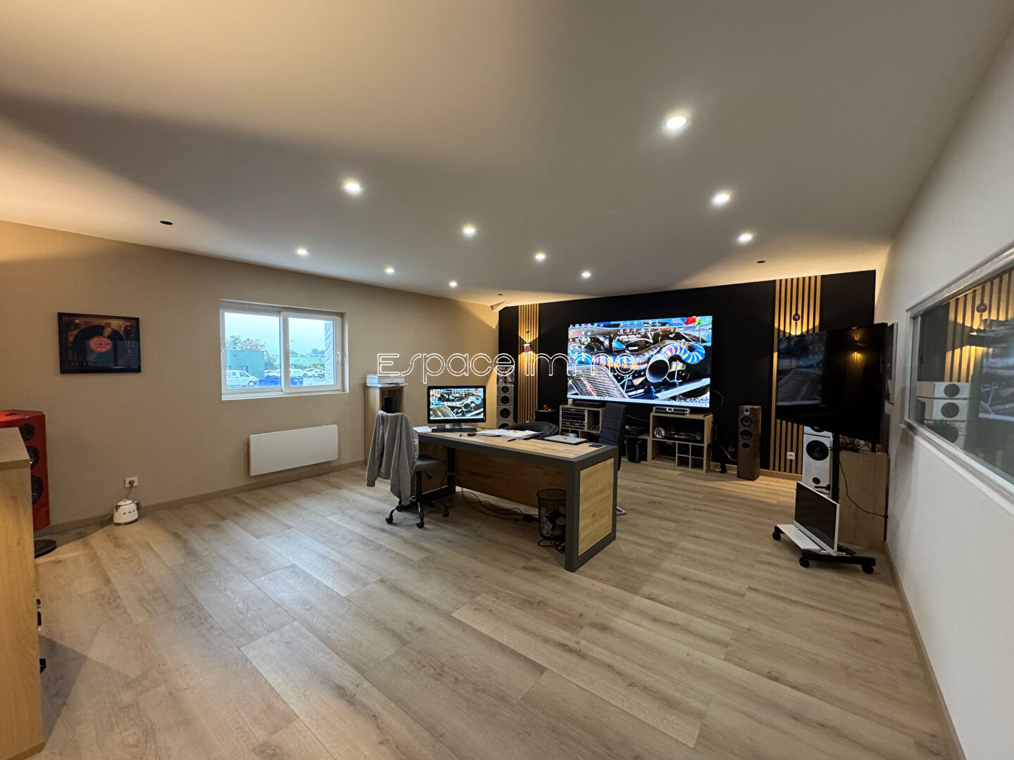 Photo MURS COMMERCIAUX ENTIEREMENT RENOVES - BARENTIN - 635.89 m² image 4/6