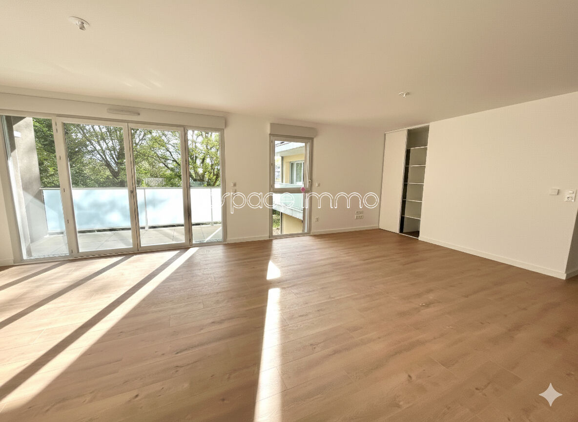 Appartement - 3 pièces - 83.60 m² avec balcon, et 2 places de parking - 2 chambres