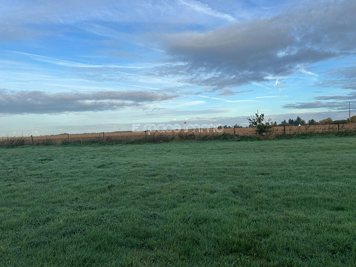 TERRAIN À BATIR - 1449m² - VIABILISÉ - MONTVILLE