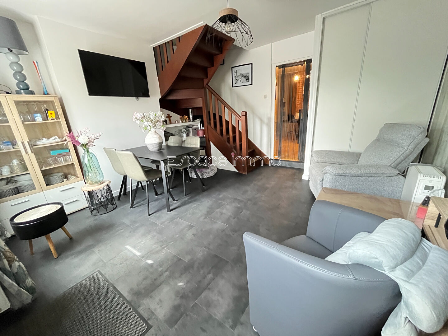 MAISON AVEC JARDIN, ATELIER ET CAVE - MALAUNAY CENTRE - 105,81 m²