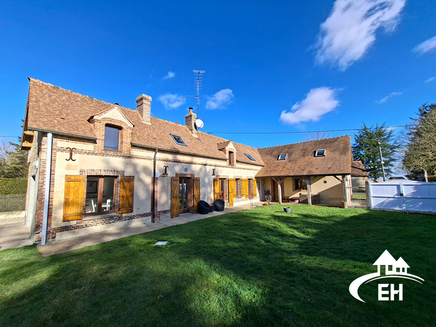 LONGERE 143 M² hab - 4 CHAMBRES