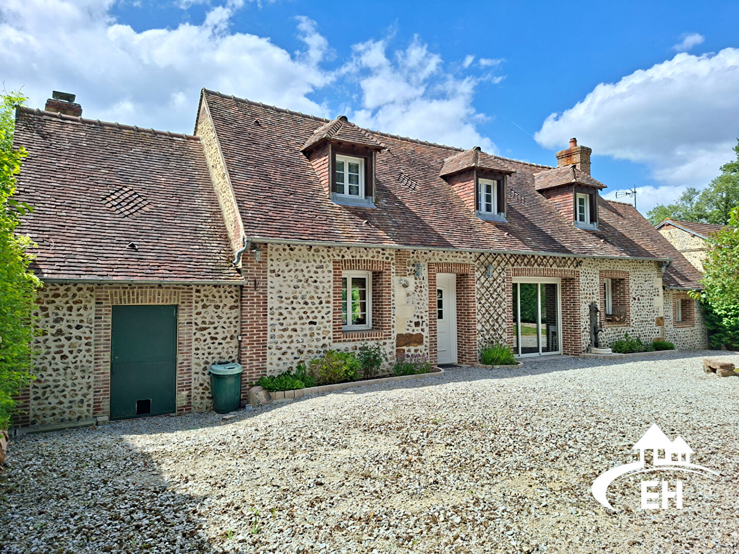 À vendre - Maison de 100 m² avec terrain de 967 m² bordé par une rivière