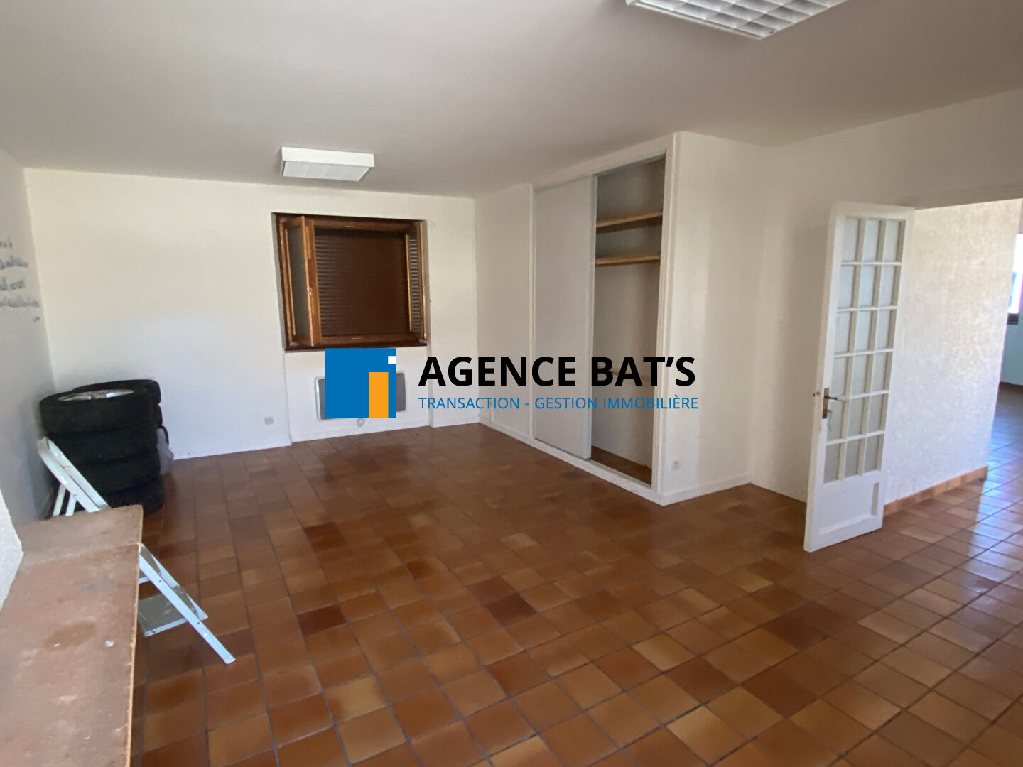 Photo Petit immeuble centre de Sainte-Sigolène image 2/4