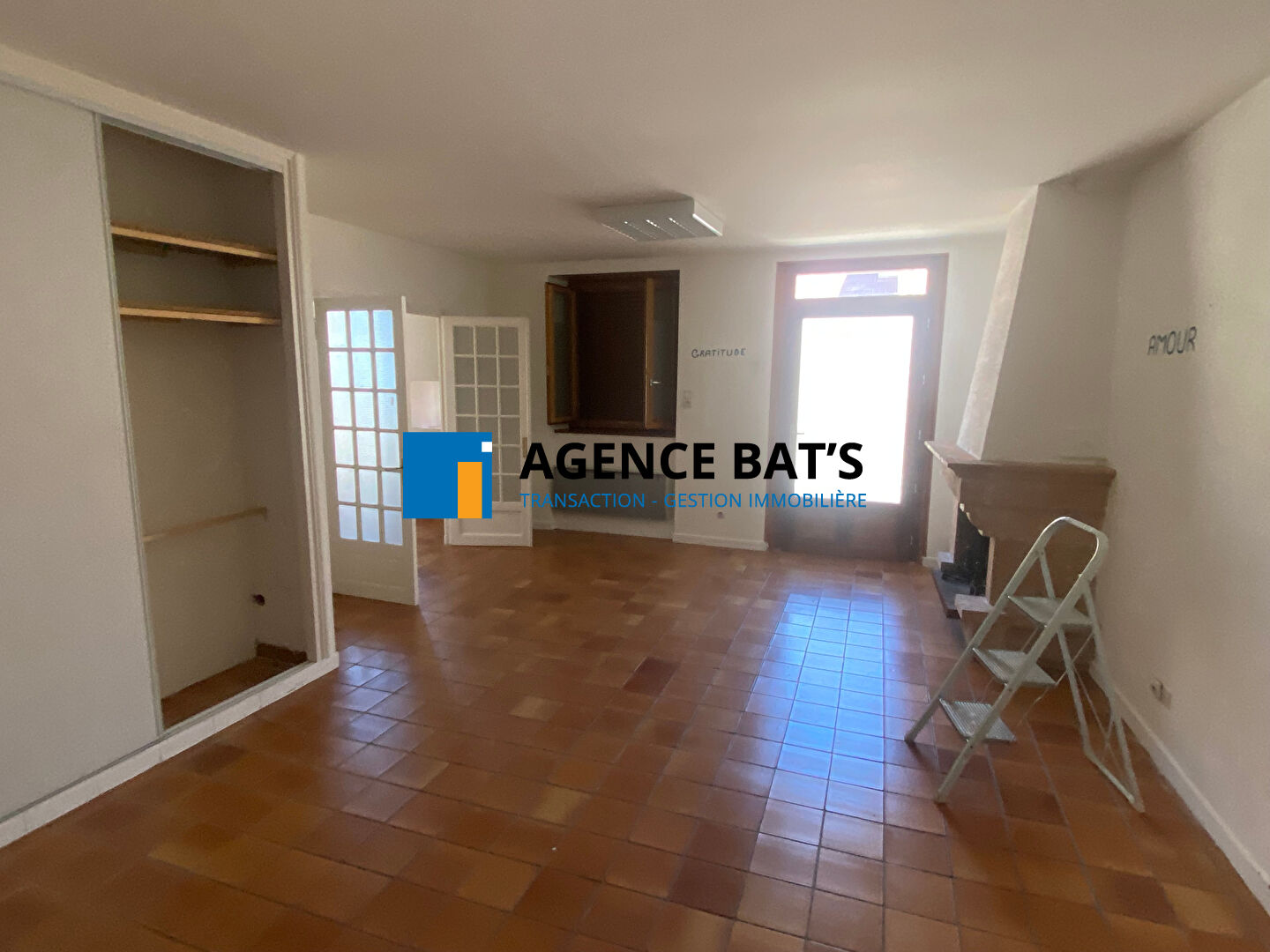 Photo Petit immeuble centre de Sainte-Sigolène image 3/4