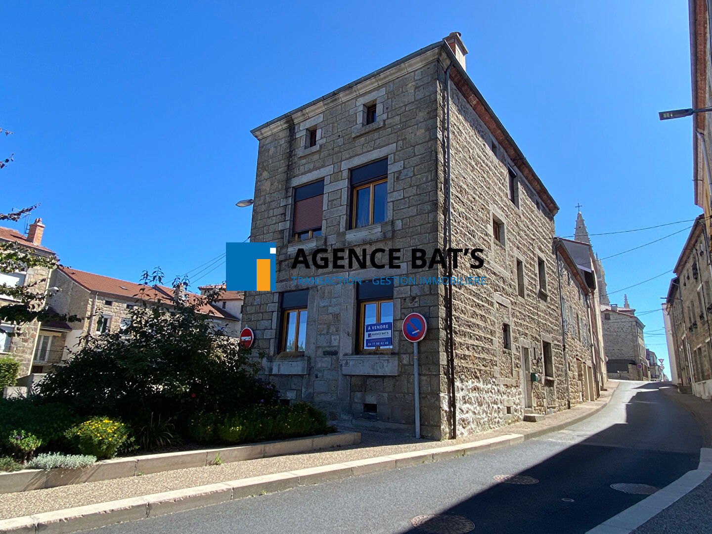 Photo Petit immeuble centre de Sainte-Sigolène image 4/4