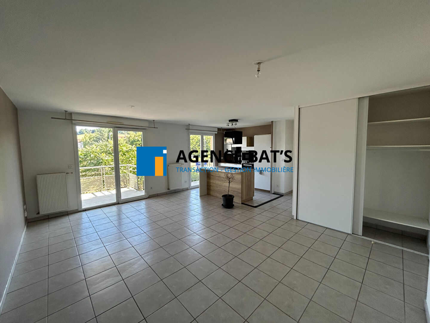 Appartement Roche La Moliere 2 pièce(s) 57 m2