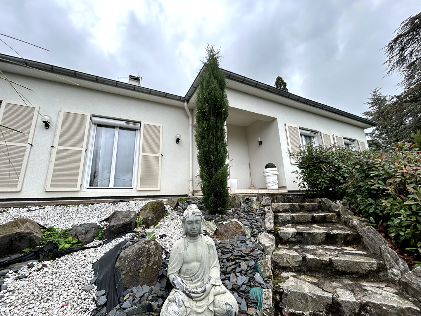 Photo Maison Saint Genest Lerpt 5 pièce(s) 160 m2 image 1/4