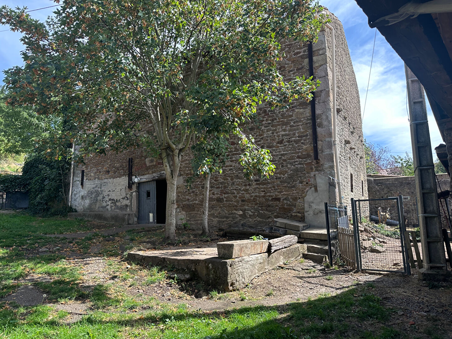Grange à SAINT JEAN BONNEFONDS