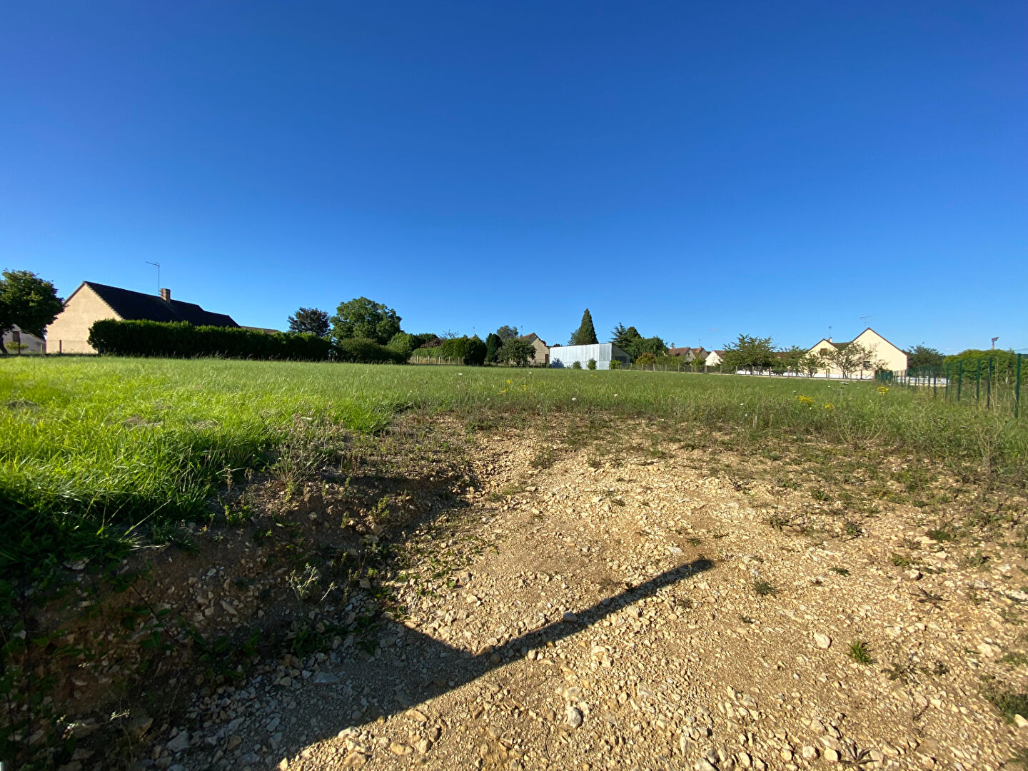 10 km LA FERTE-BERNARD, dans village avec commerces et école, terrain à bâtir 3080 m²