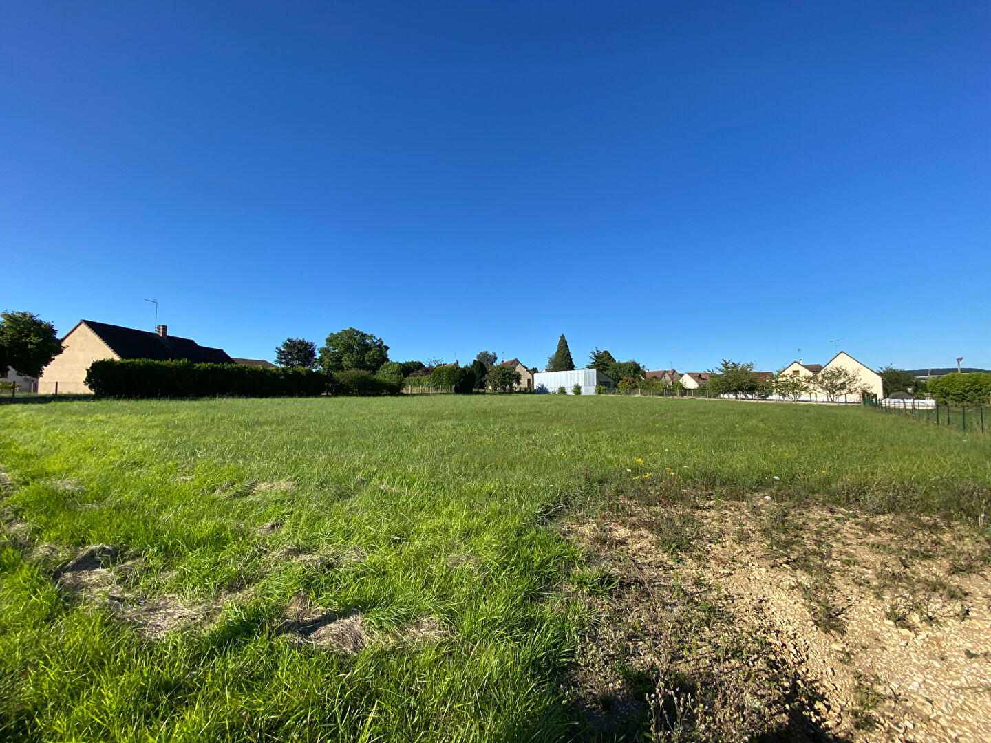 Photo 10 km LA FERTE-BERNARD, dans village avec commerces et école, terrain à bâtir 3080 m² image 2/2