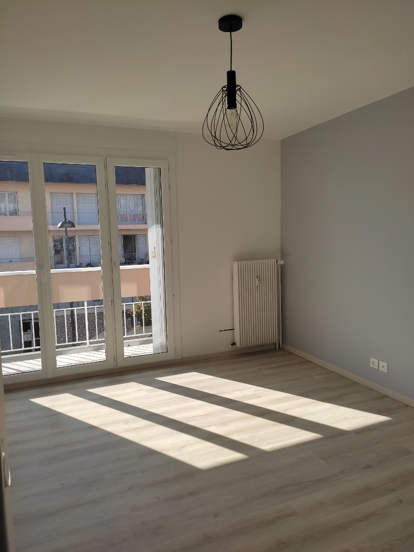 Appartement rénové proche centre ville