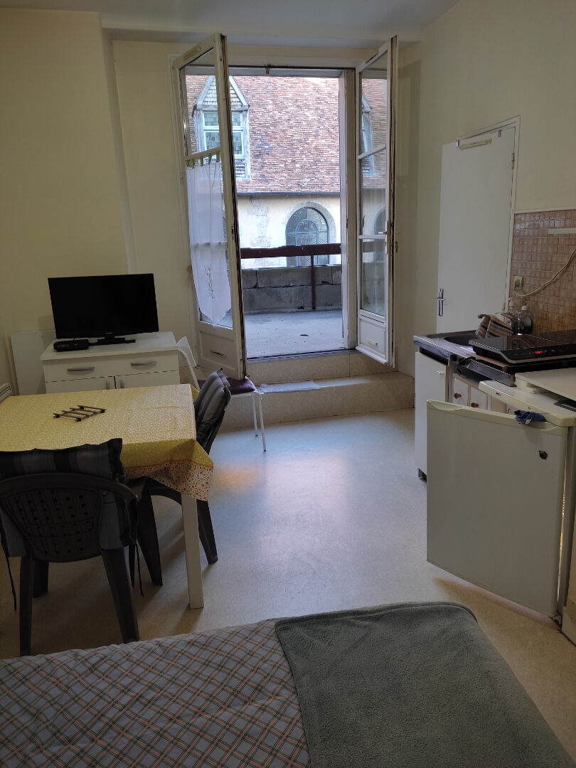 Studio en centre ville historique avec grande terrasse