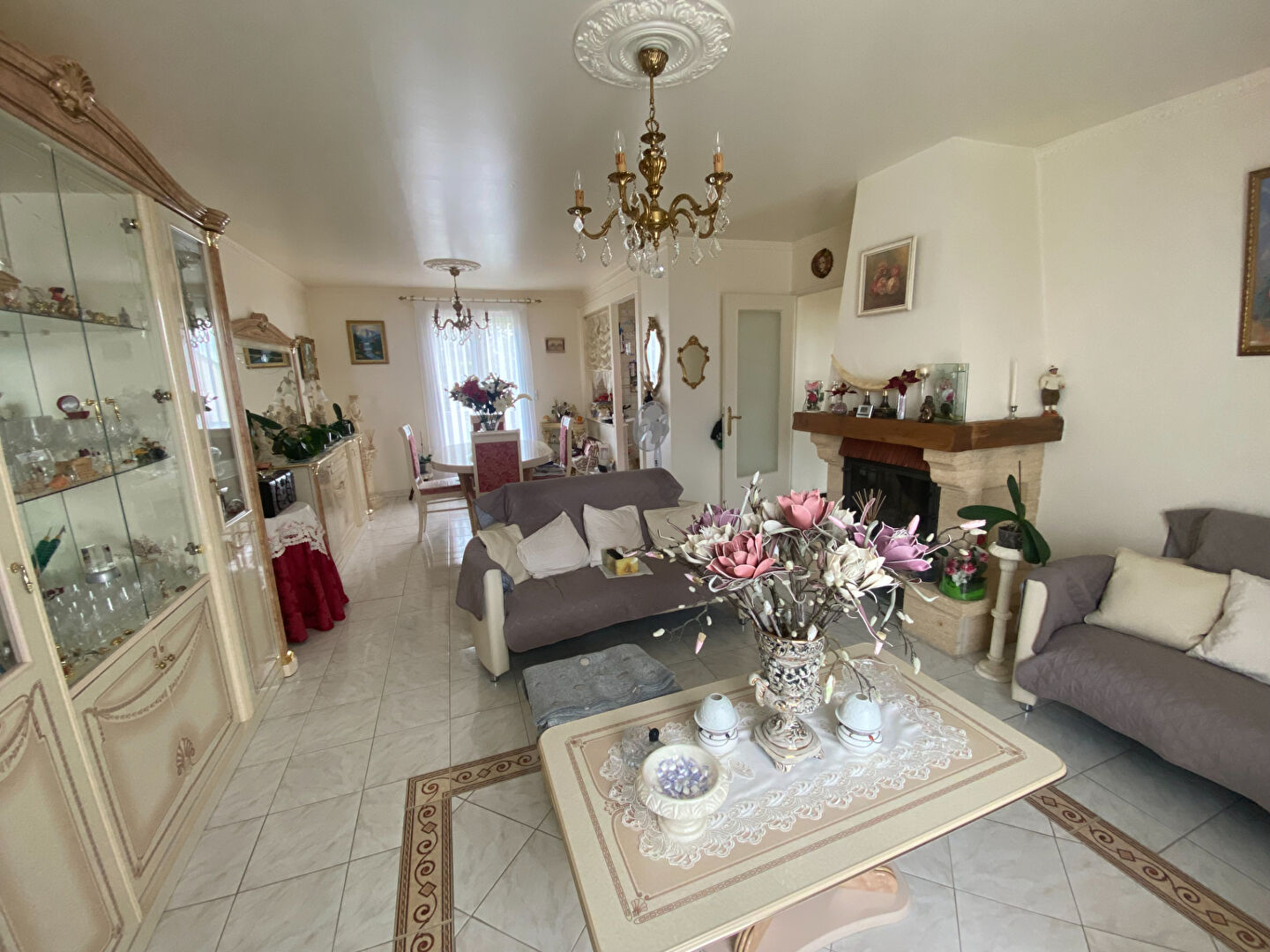 Photo 10 km LA FERTE-BERNARD, village avec commerces et école image 2/6