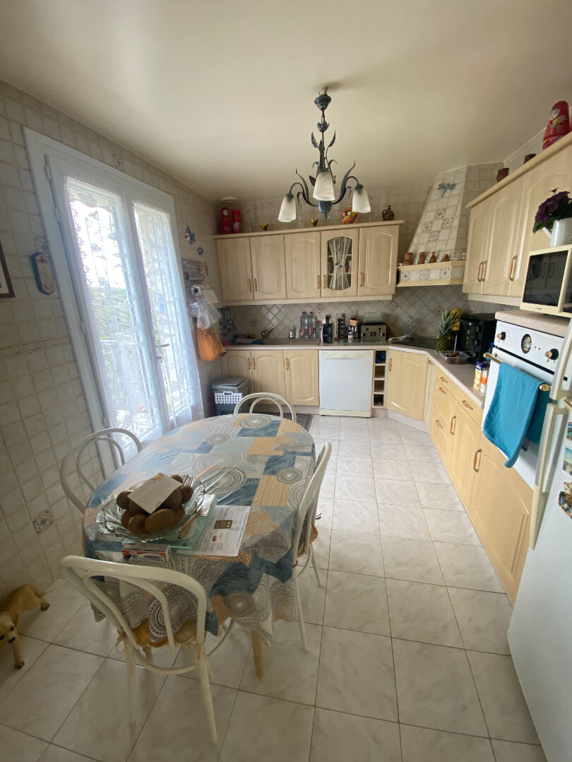 Photo 10 km LA FERTE-BERNARD, village avec commerces et école image 4/6