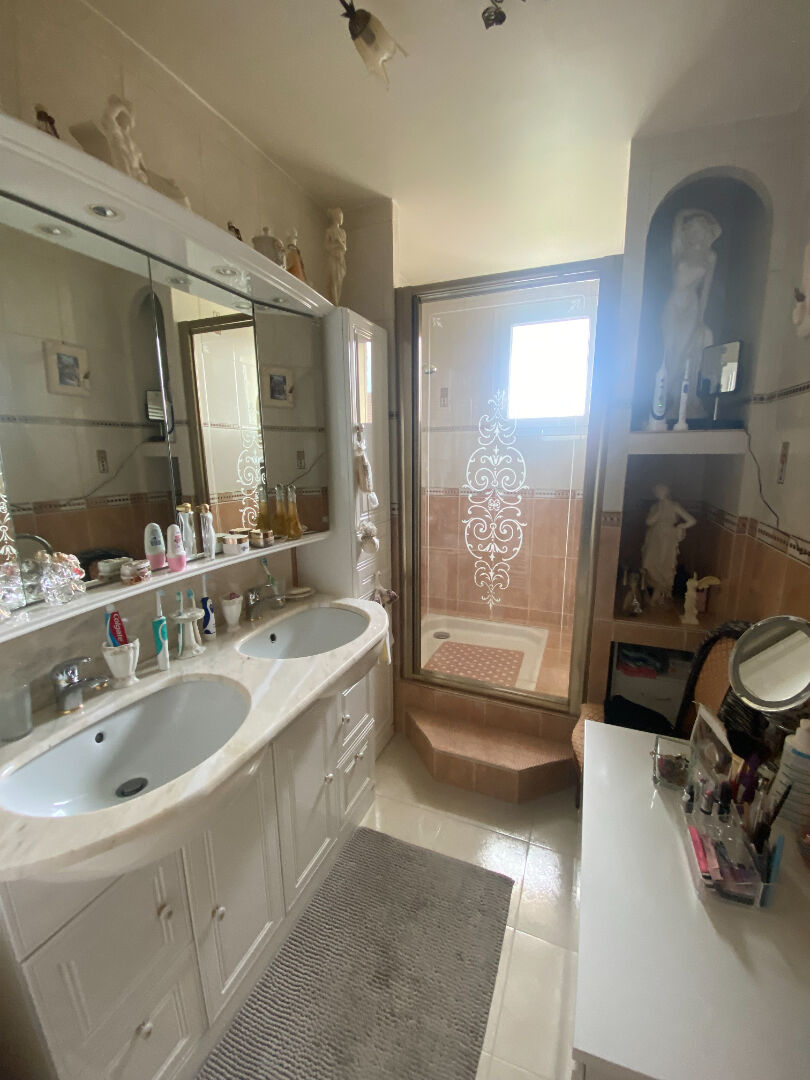 Photo 10 km LA FERTE-BERNARD, village avec commerces et école image 5/6