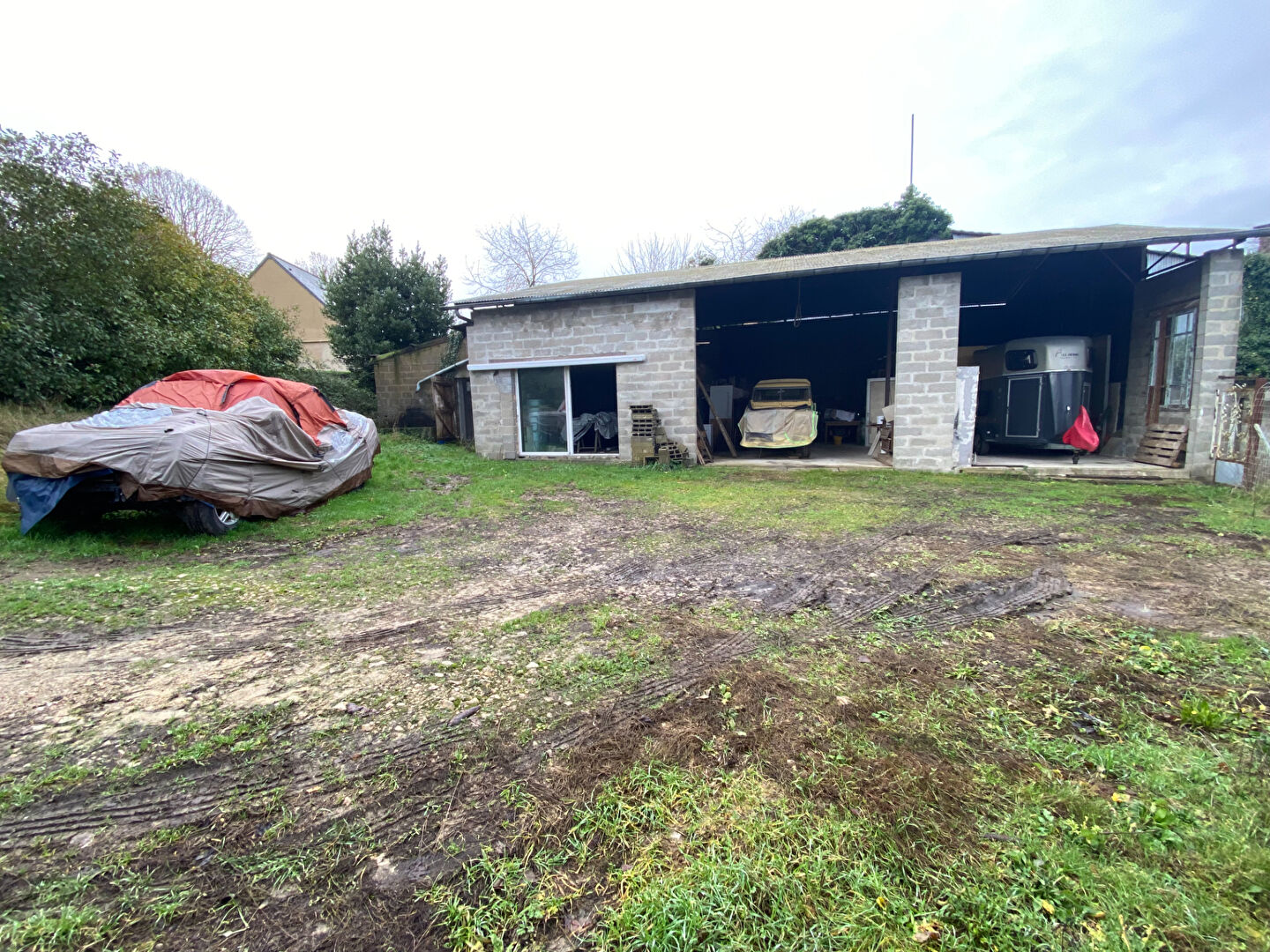 LA FERTE-BERNARD, hangar d'environ 199 m² au sol