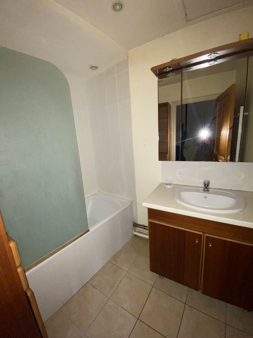 Photo 10 Km LA FERTE-BERNARD, Immeuble avec trois appartements image 6/6