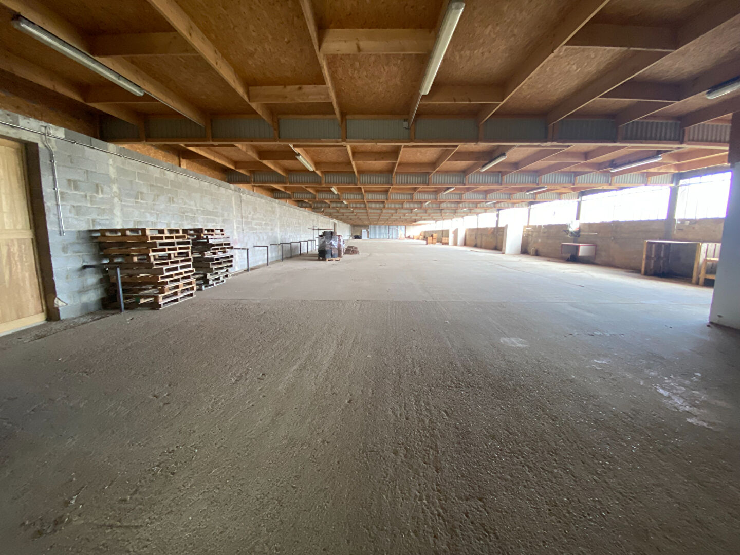 Photo Entrepôt / local industriel, 10 km sortie autoroute image 2/4