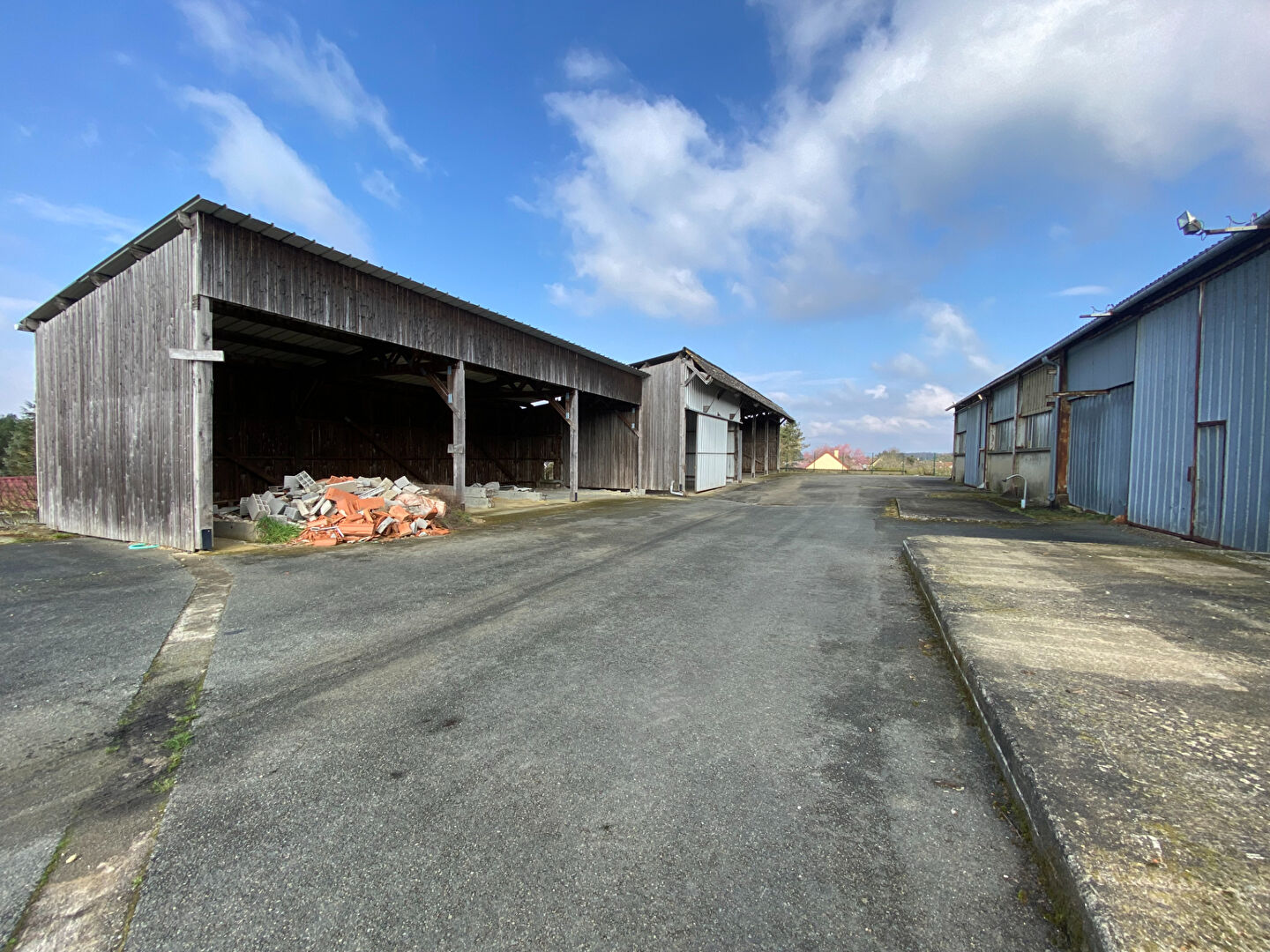 Photo Entrepôt / local industriel, 10 km sortie autoroute image 4/4