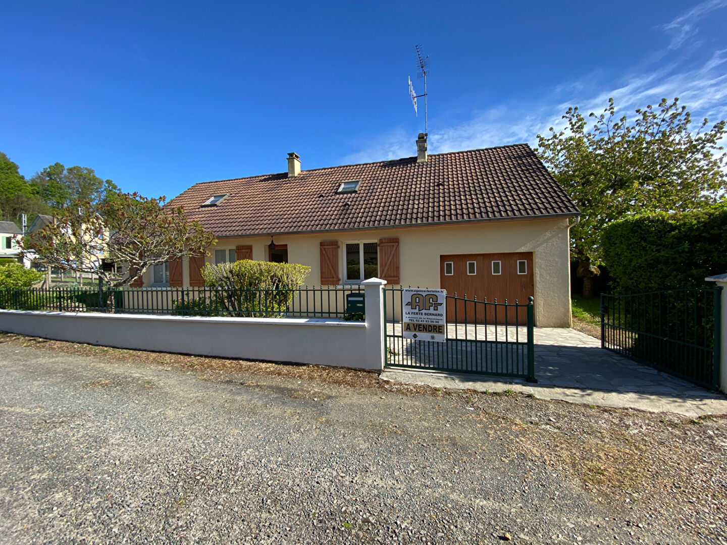 LA FERTE-BERNARD, Pavillon 3 chambres dont 2 de plain-pied - Terrain clos de 492 m²