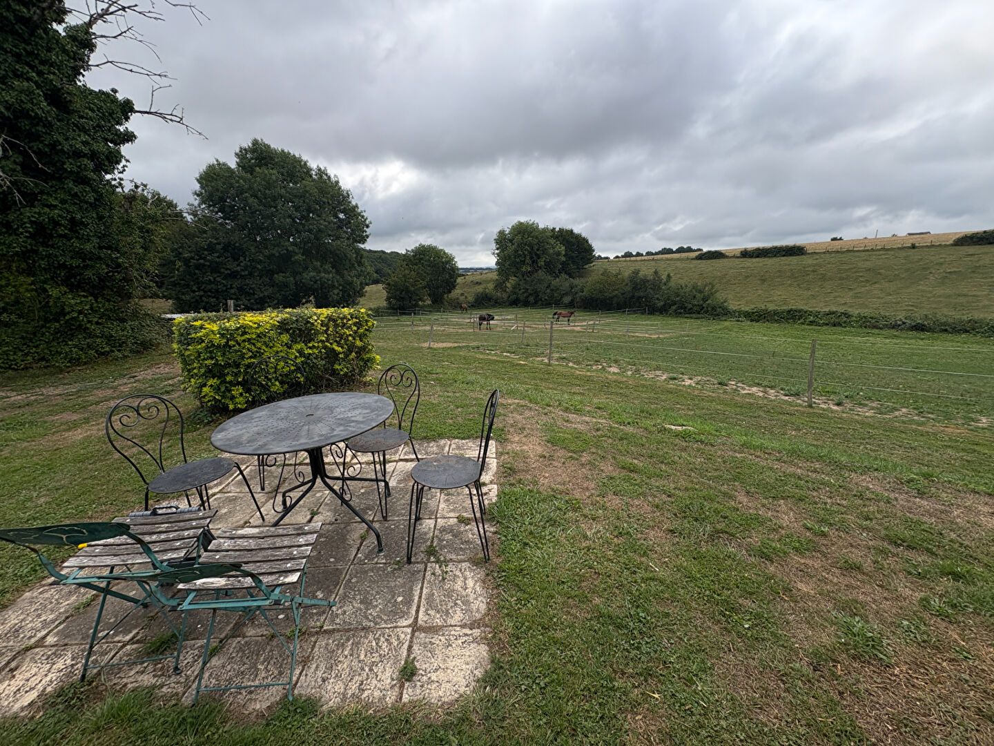 Maison de campagne ou propriété équestre isolé