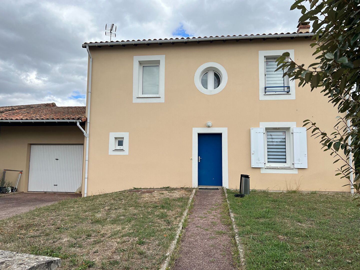 Agence immobilière de AGENCES IMMOVIENNE - SAINT JULIEN L'ARS - AGENCES IMMOVIENNE CIVAUX