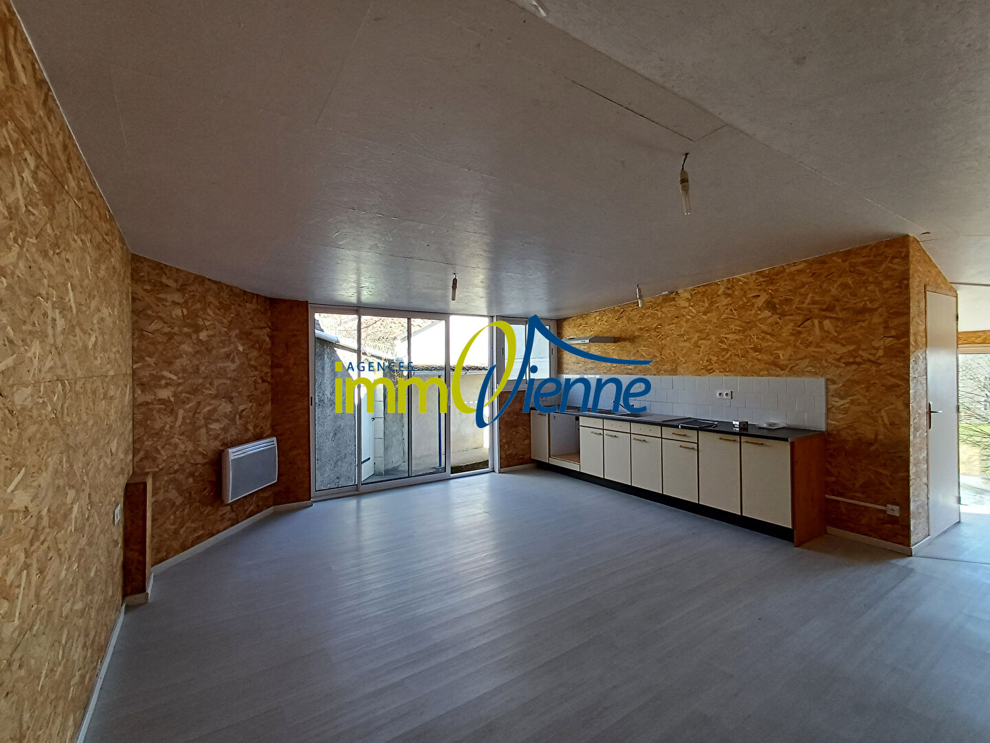 Agence immobilière de AGENCES IMMOVIENNE - SAINT JULIEN L'ARS - AGENCES IMMOVIENNE CIVAUX
