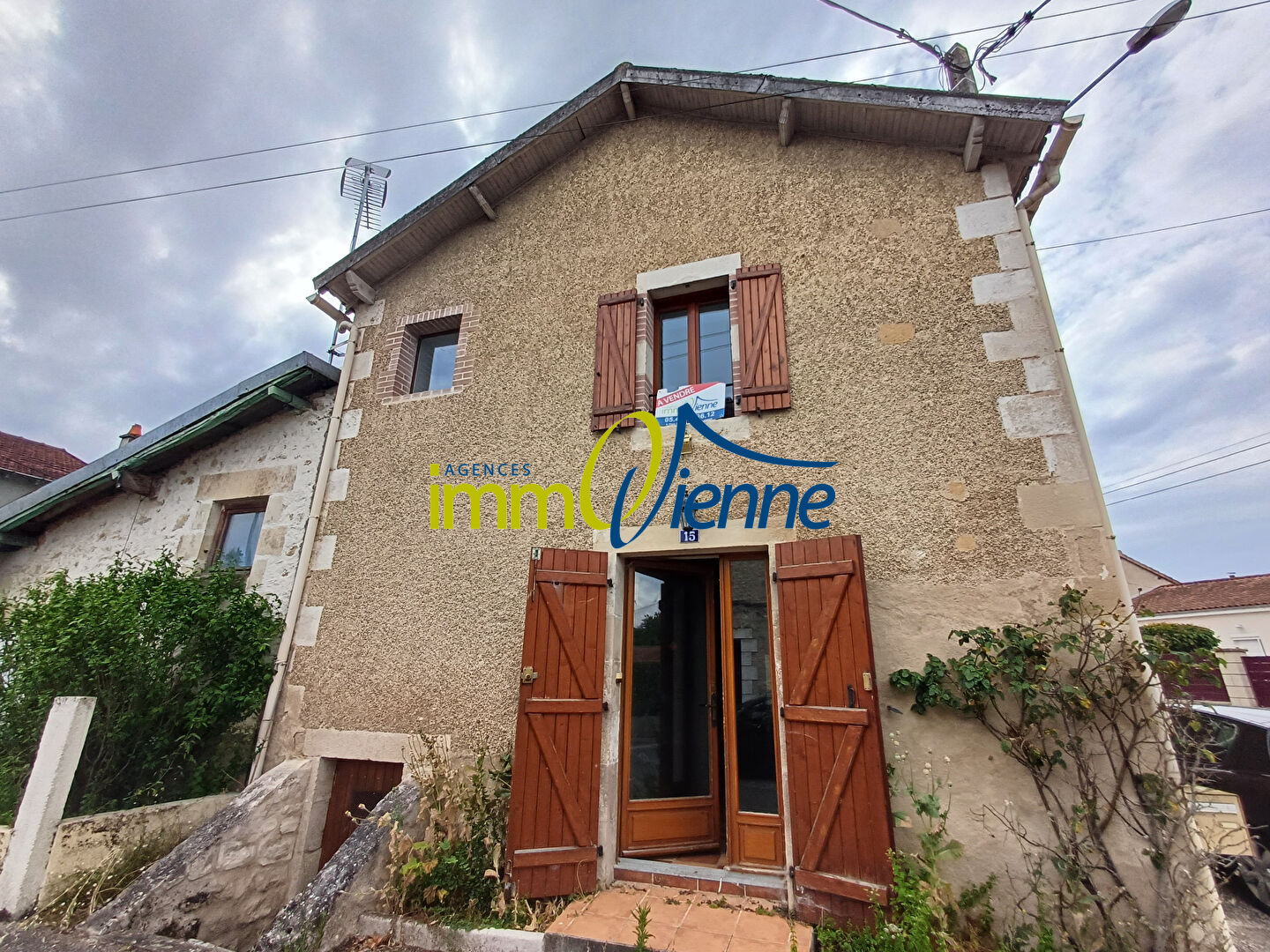 Agence immobilière de AGENCES IMMOVIENNE - SAINT JULIEN L'ARS - AGENCES IMMOVIENNE CIVAUX