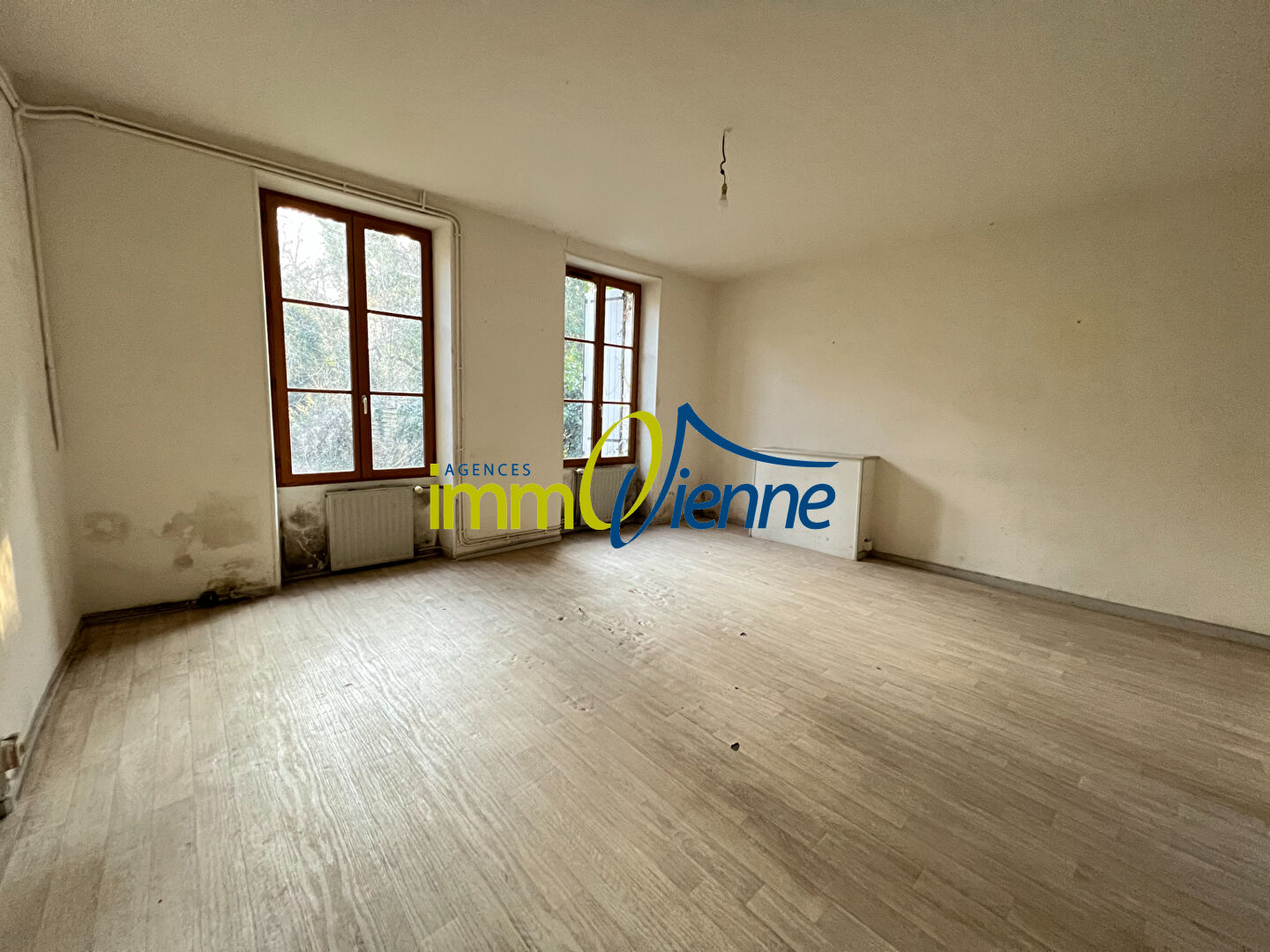 Photo Ensemble de 3 maisons  en pierre à Réhabiliter !  20 min de poitiers ! image 3/6