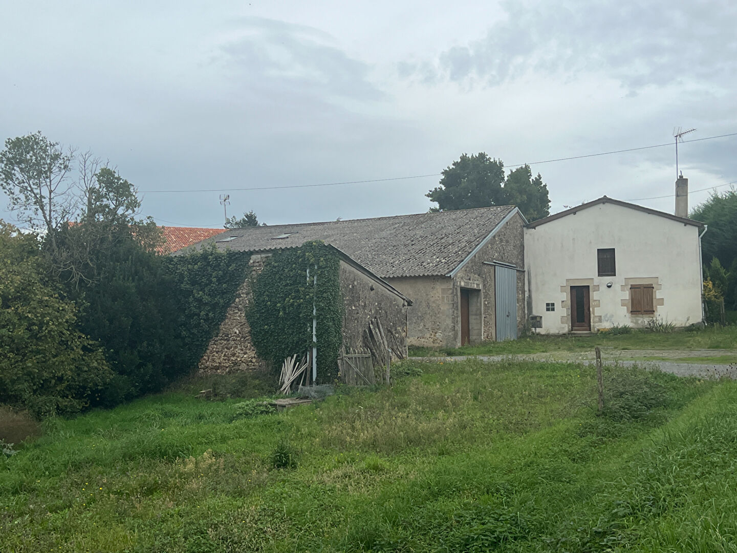 Agence immobilière de AGENCES IMMOVIENNE - SAINT JULIEN L'ARS - AGENCES IMMOVIENNE CIVAUX