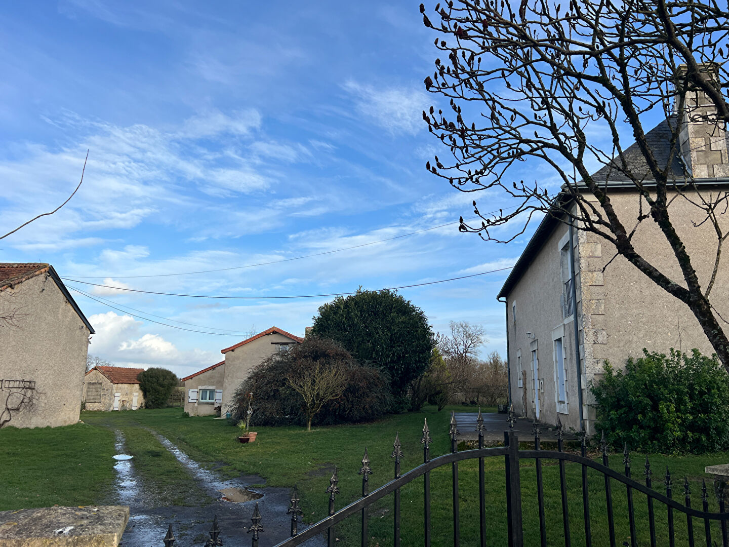 Agence immobilière de AGENCES IMMOVIENNE - SAINT JULIEN L'ARS - AGENCES IMMOVIENNE CIVAUX