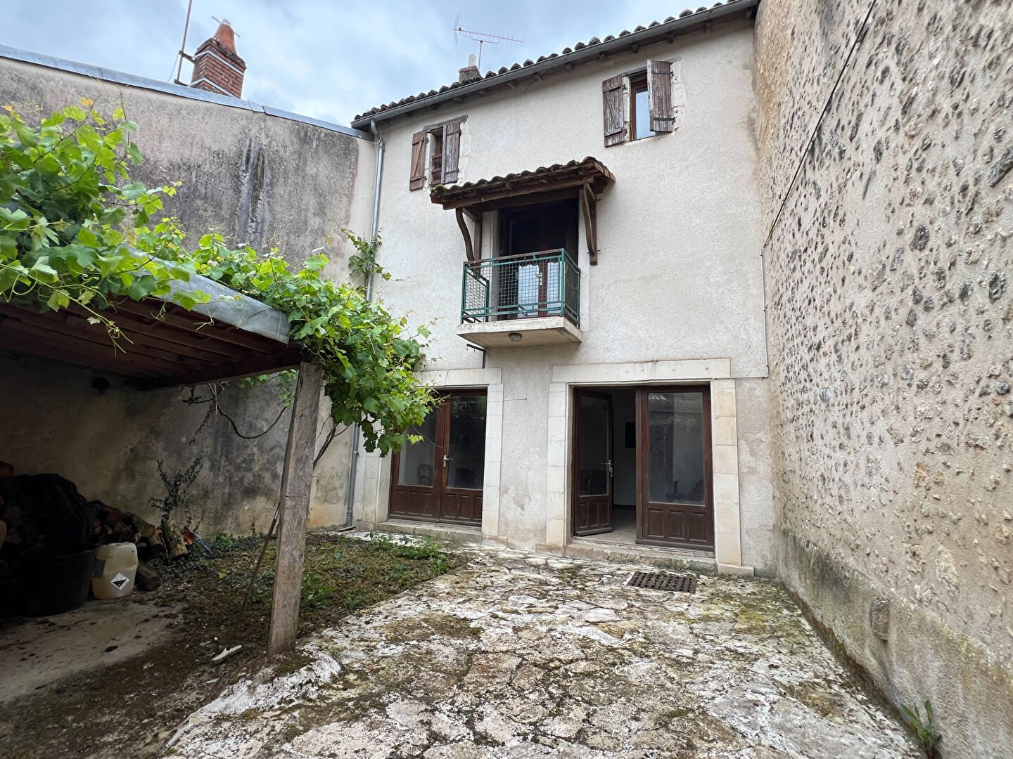 Agence immobilière de AGENCES IMMOVIENNE - SAINT JULIEN L'ARS - AGENCES IMMOVIENNE CIVAUX
