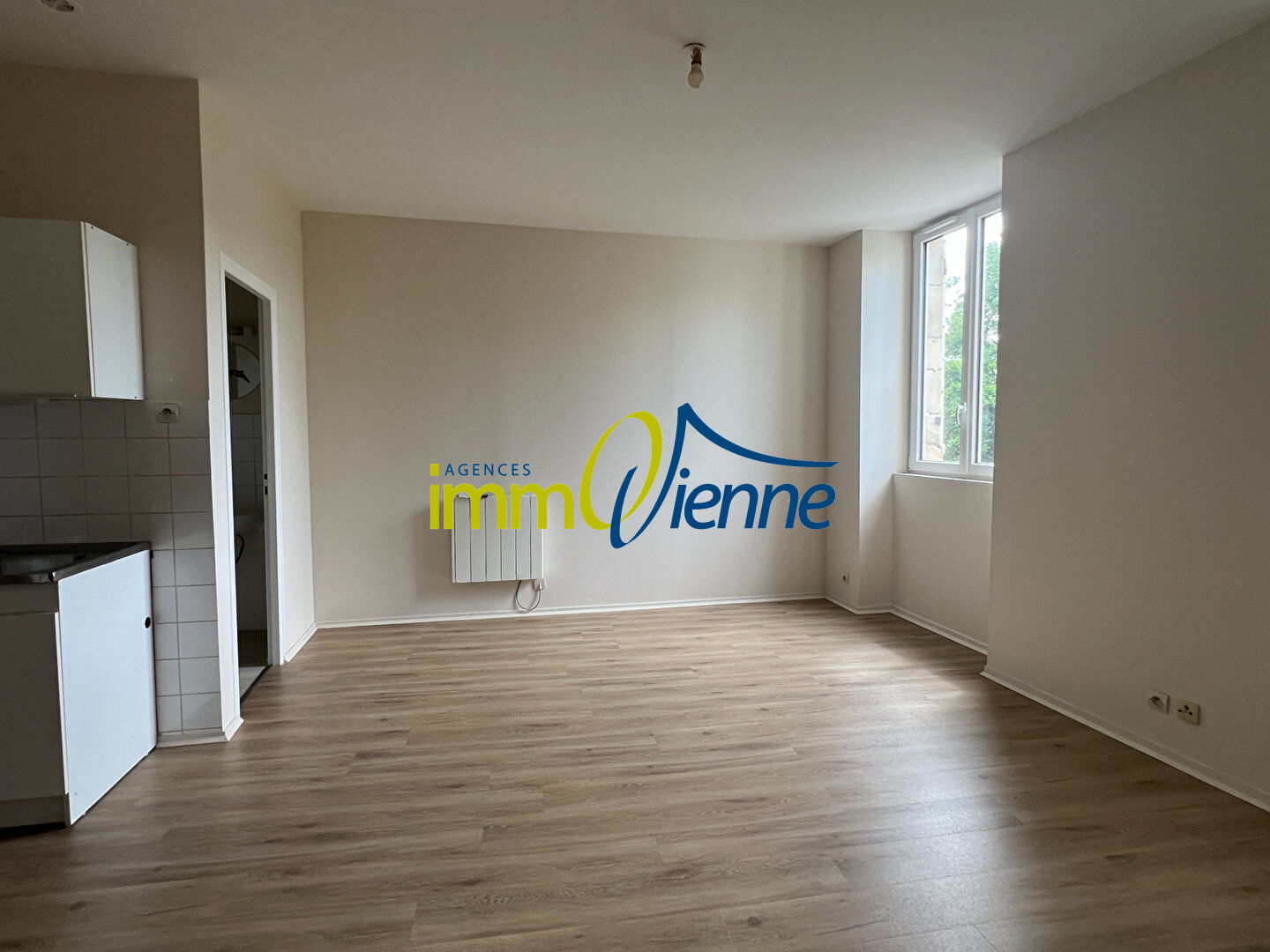 Agence immobilière de AGENCES IMMOVIENNE - SAINT JULIEN L'ARS - AGENCES IMMOVIENNE CIVAUX
