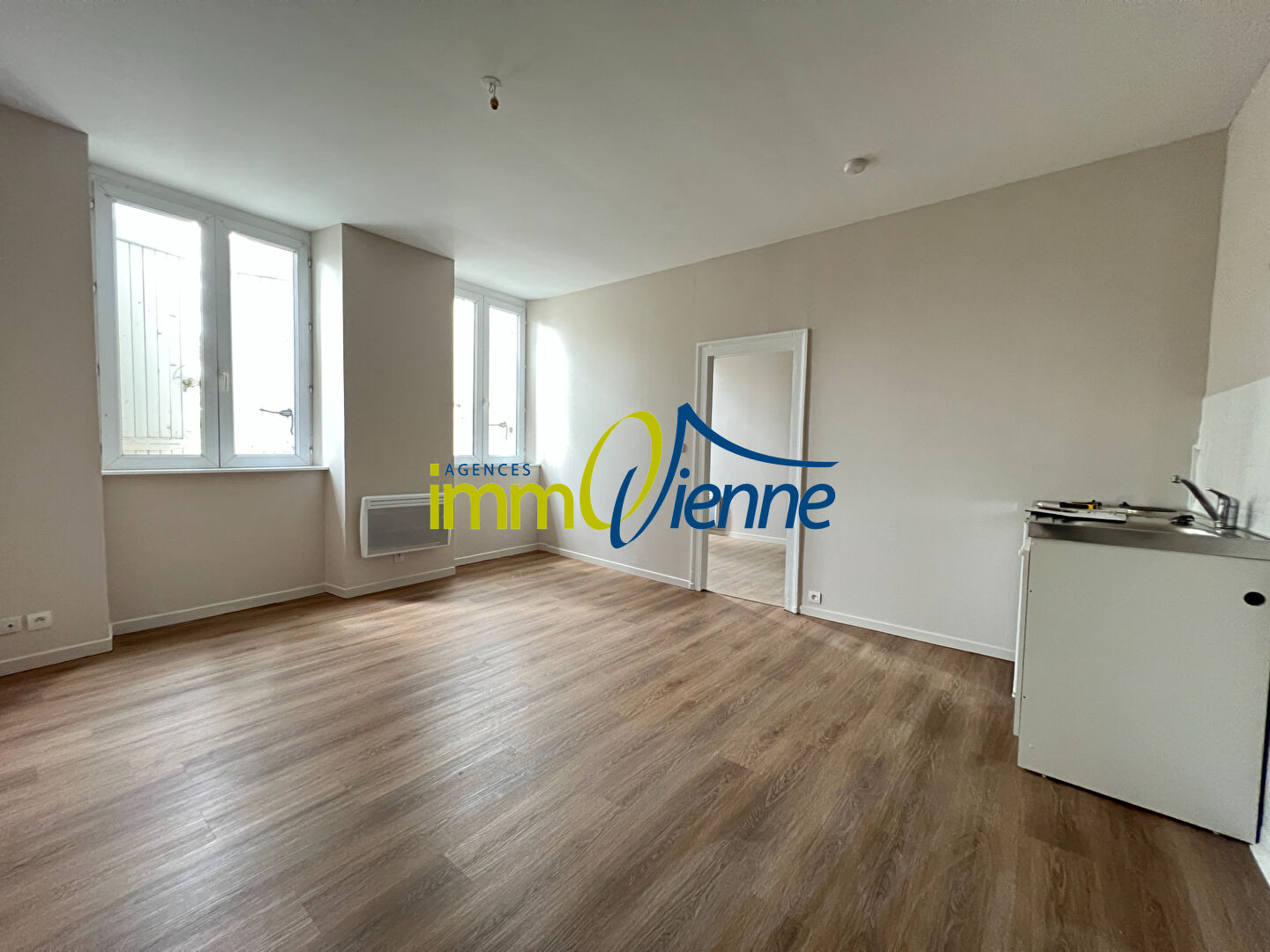 Agence immobilière de AGENCES IMMOVIENNE - SAINT JULIEN L'ARS - AGENCES IMMOVIENNE CIVAUX