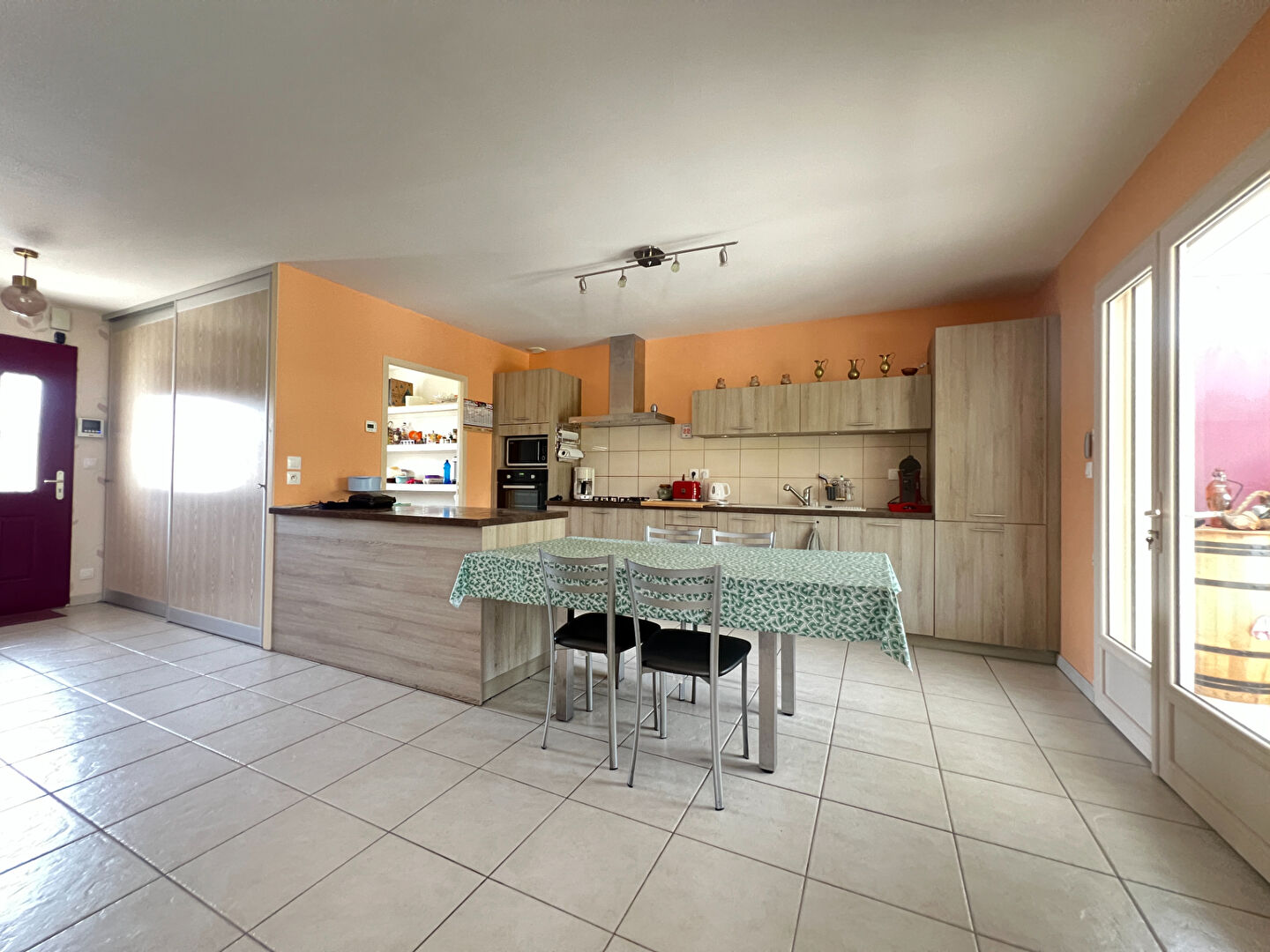 Photo CONTEMPORAINE  A 25 MIN POITIERS/ 5 MIN DE CIVAUX image 6/6